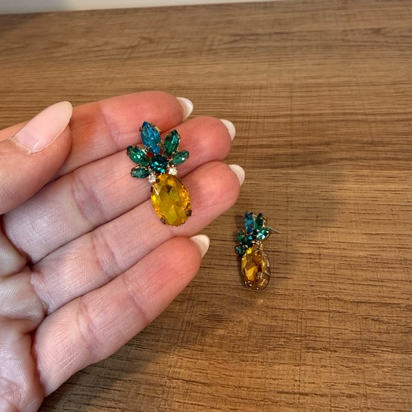 Rhinestone Pineapple Stud Earrings Yellow & Teal Crystal Statement - Picture 3 of 3